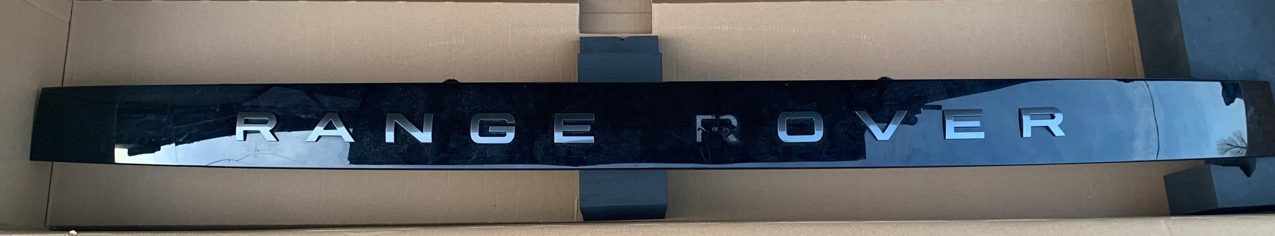 Range Rover L460 2022*+ LED OEM Tailgate Rear Lamp & Lettering Tandem European Spec New