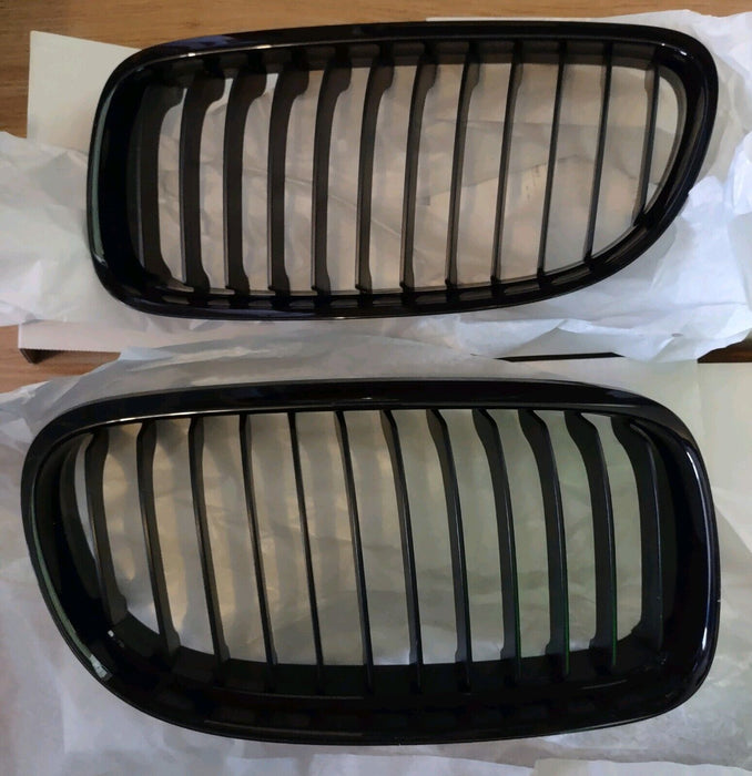 BMW OEM E90/E91 LCI 3 Series Sedan/Touring Gloss Black Front Grille Pair 2009-12