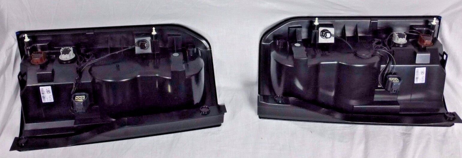 Land Rover OEM Gray Pocketed LR4 LED Rear Taillight Pair 2014-2016 Version NEW