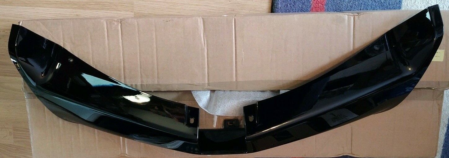 Land Rover OEM Discovery Sport L550 Dynamic Rear Valance Diffuser For Tow Hook